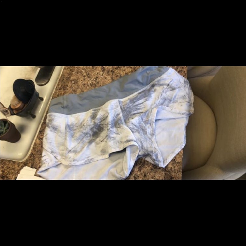 Lululemon shorts size 6 gray and white